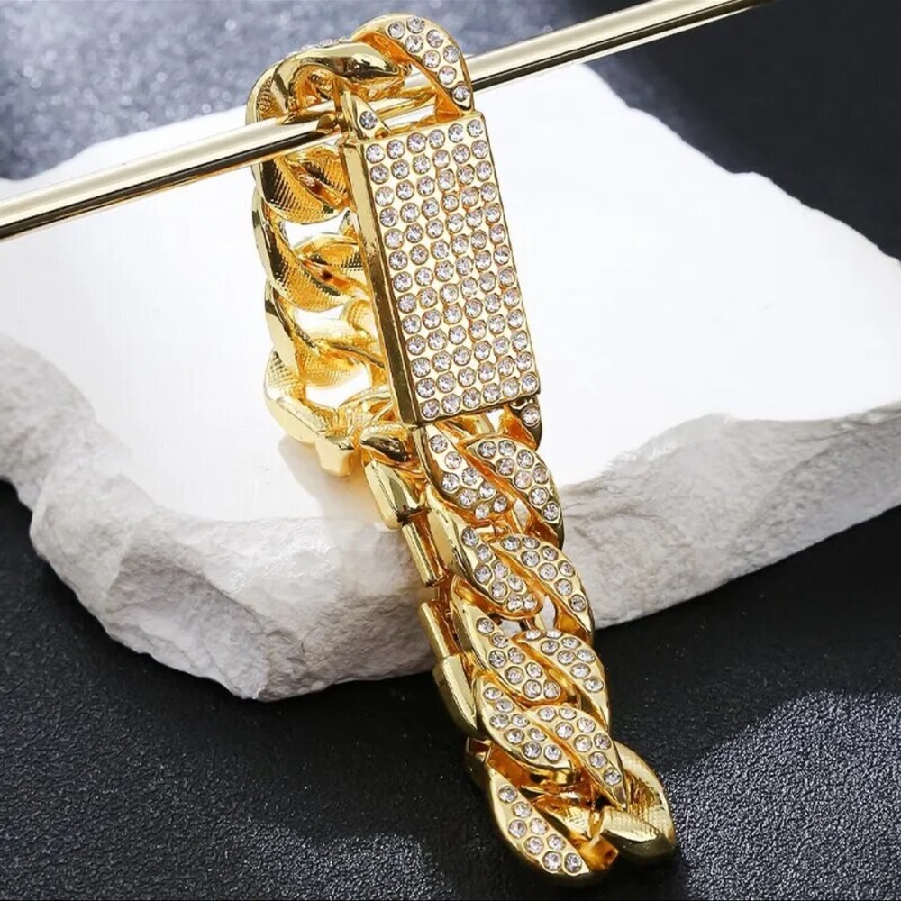 New beautiful chunky Bracelet